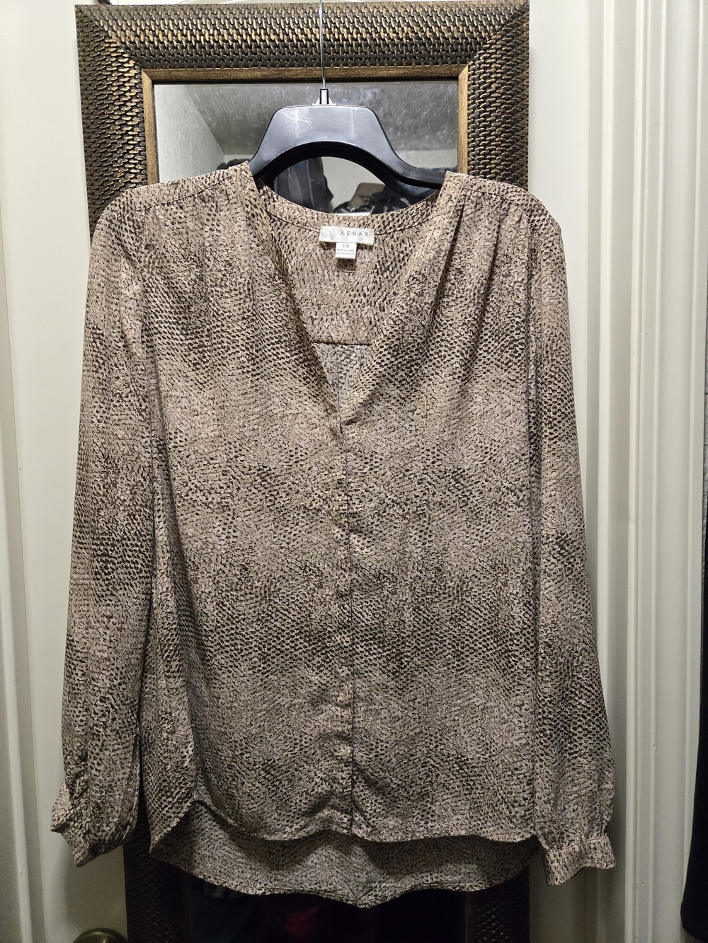 Kenar-Taupe Speckled V-Neck Long-Sleeve Blouse